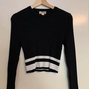 Black Long-Sleeve Crop Top Size L